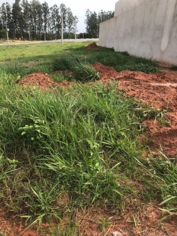 Alugar Terreno / Condomínio em Piratininga. apenas R$ 215.000,00