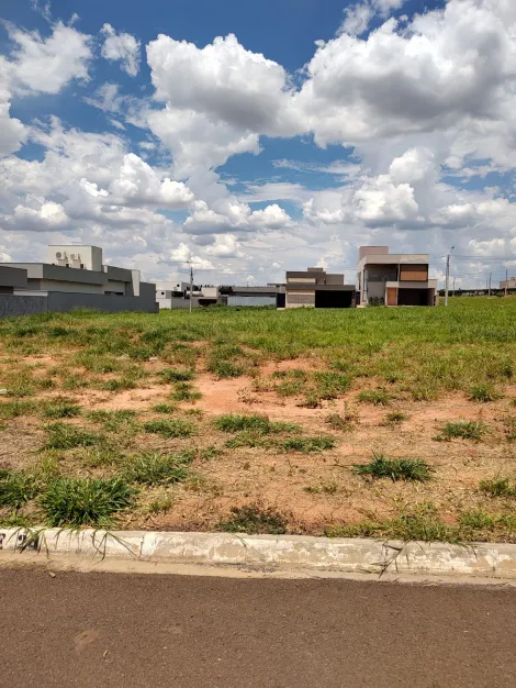 Alugar Terreno / Condomínio em Piratininga. apenas R$ 220.000,00