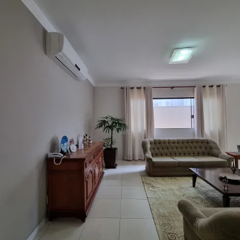 Alugar Casa / Condomínio em Bauru. apenas R$ 1.100.000,00