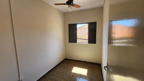 imagem 5 - Casa com amplo quintal e pomar, ideal para quem valoriza espaço, natureza e tranquilidade imagem 5 - Casa com amplo quintal e pomar, ideal para quem valoriza espaço, natureza e tranquilidade